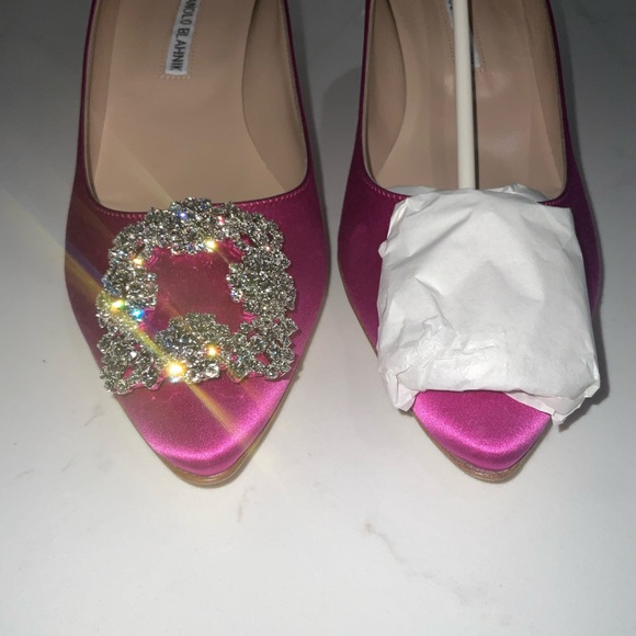 Manolo Blahnik Hangisi Pumps with Crystal Embellishment NWT - Picture 6 of 12